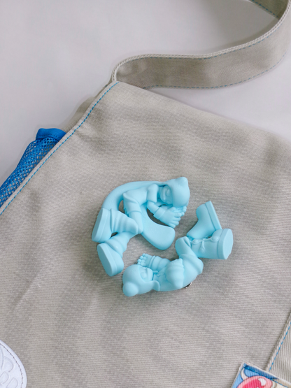 Ying & Yang Pin Badge (sky blue)